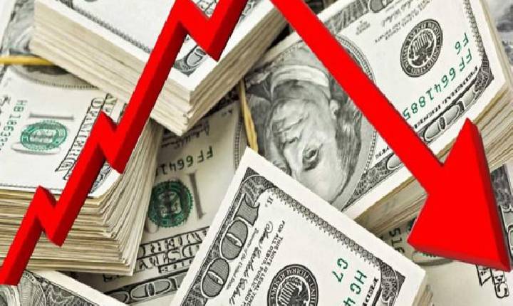 Dólar cai para R$ 5,68 e fecha no menor nível desde novembro.