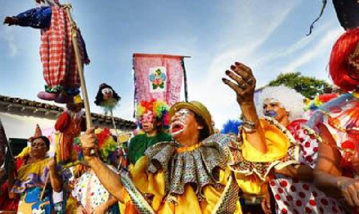 Ivete Sangalo, Léo Santana, Dennis DJ, Alexandre Peixe e mais: saiba como aproveitar o Carnaval 2025 no Sul de Minas.